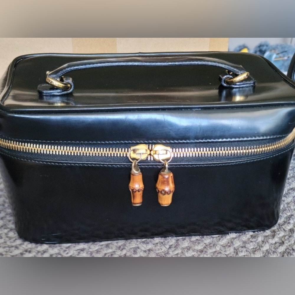 🌷SALE🌷Authentic Gucci Black Patent Leather Vanity Bag with Bamboo Accents